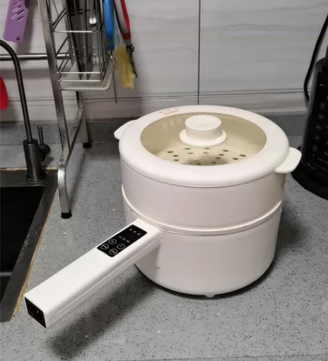 家庭主妇，锅碗瓢盆比较多，很多家电都用不过...