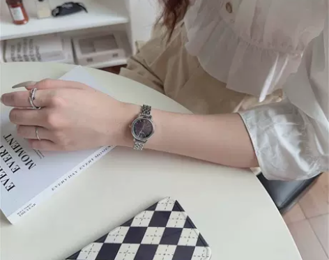 2023新款手表女士小众轻奢高级感小巧精致...