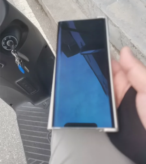 个人一手8+512的99新，无瑕疵，无磕碰...