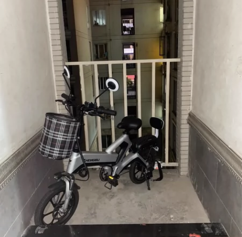 正步锂电池电动自行车，只骑了三百多公里。很...