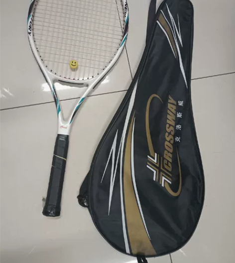 克洛斯威网球拍 送三个网球 有意者可私聊 ...