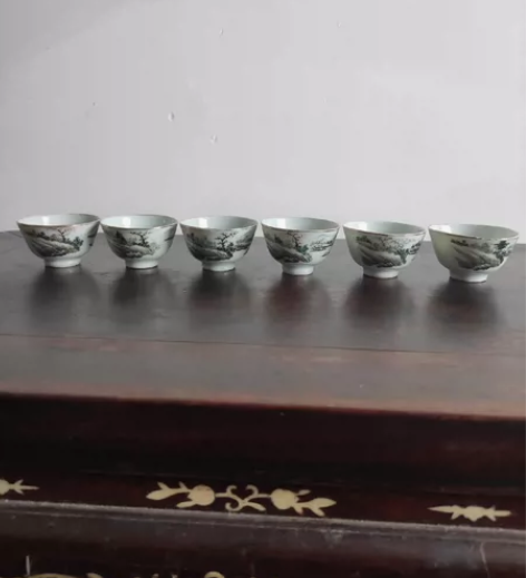 清末民国一组淺绛山水小茶杯。山水简约空灵，...