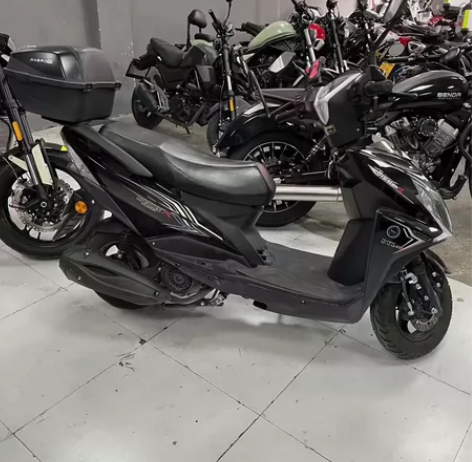 比亚伦两轮踏板汽油摩托车，今年2022年2...