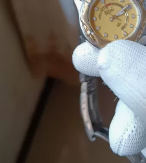 人工动能手表，蓝宝石镜面，间金，电池电量足...