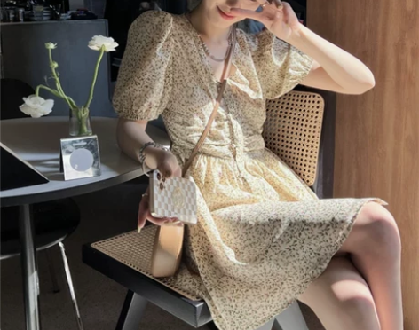 法式复古初恋茶歇连衣裙女新款纯欲温柔风港味...