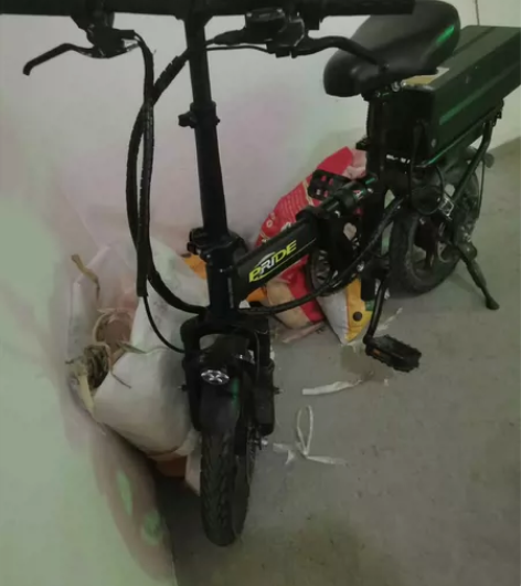 40安代驾折叠电动车，新车3900元，骑了...