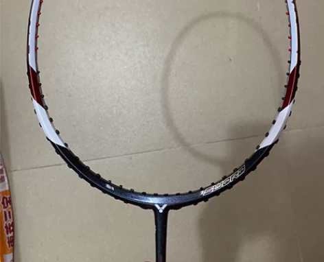 正品胜利亮剑11，3u，瑕疵看图。售出商品...