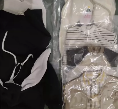 歪果仁家四分娃衣闲置出售，不退不换，不包邮...