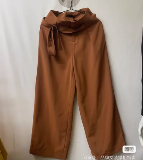 拉夏贝尔正品女装：155/64A，腰围68...