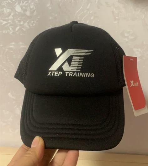 特步运动帽棒球帽，黑色经典品牌标，后面镂空透气，可调节，全新...