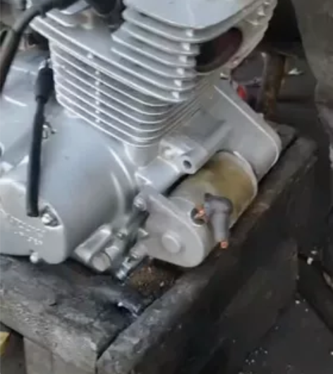 摩托车铃木钻豹发动机拆车件，铃木钻豹125...