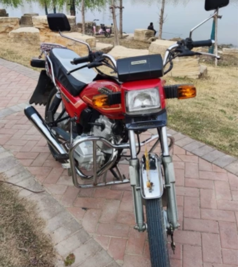 个人自骑五羊本田125-F摩托车 机车平时...