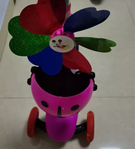 儿童滑板,高度可升降,还有座椅 感兴趣的话...