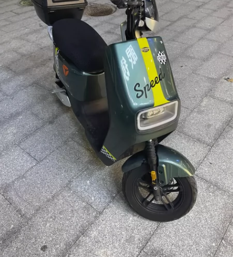 雅迪de8s，一年不到，刚换4个月的60-...