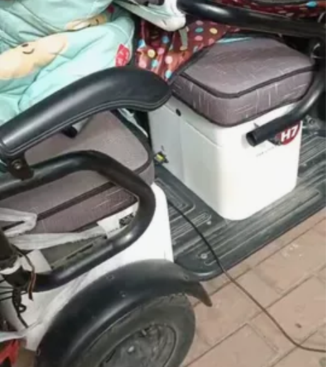 爱玛牌电动三轮车自己家用，现在用不到了转卖...