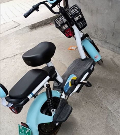 房租到期，30台小型电瓶车三折处理店里原价...