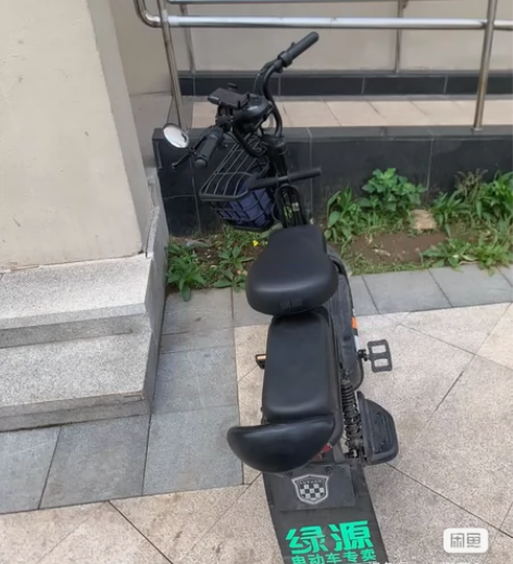 绿源电动车，去年6月份购买，没怎么骑，9新，配48伏应该是2...