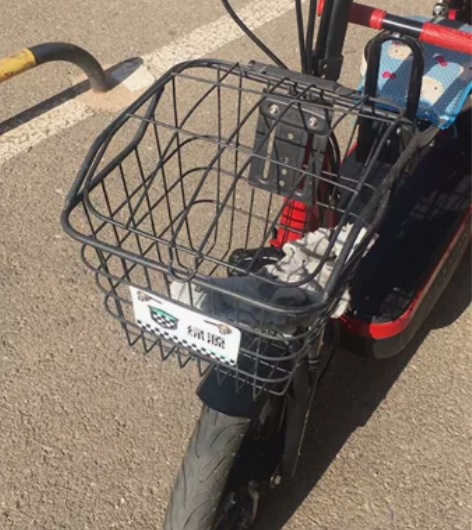 绿源电动车，电池去年新换的，手续齐全两套钥...