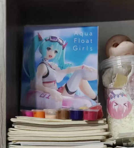 71初音景品泳装初音仅自提 这个不大,相对...