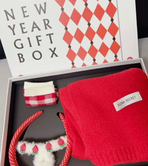 大璐璐中国红四件套，全新。 感兴趣的话点“...