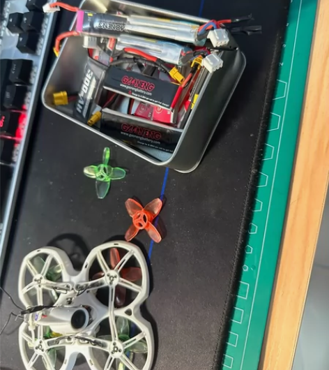 银燕2代。 xm+接收机 一堆电池 2s ...