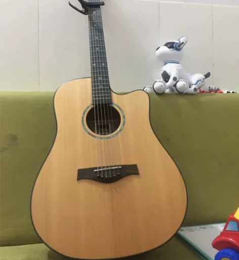 #吉他 原价1800多的几乎全新吉他便宜出...
