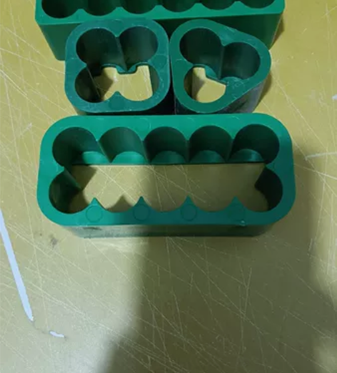 18650锂电池夹具，ABS材质，注塑模具...