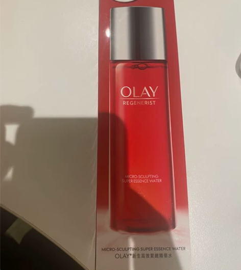 分手了，还没来得及送出去。全新玉兰油红瓶新...